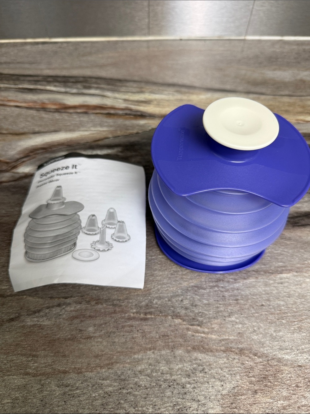 Tupperware Squeeze It Decorator